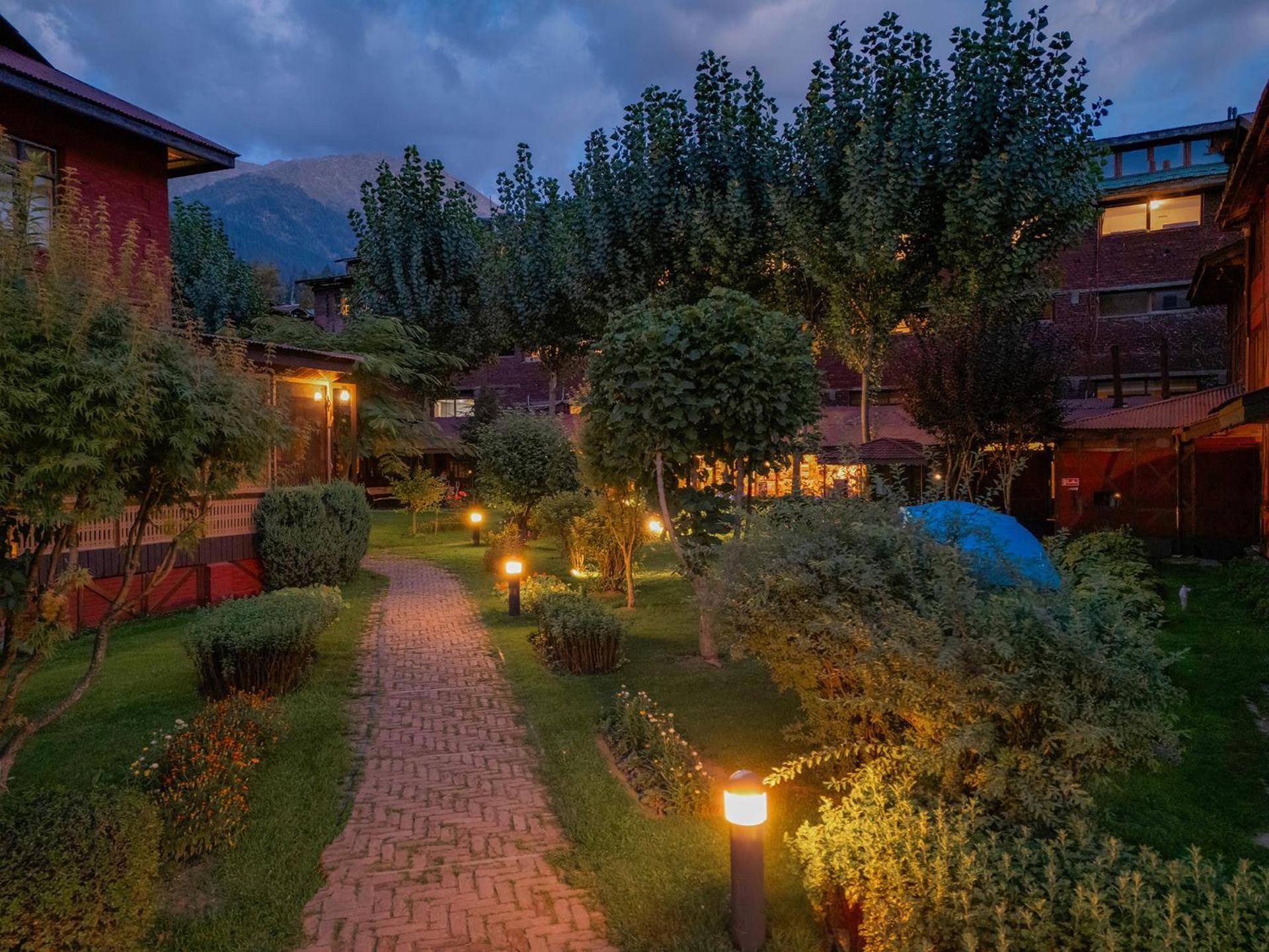 Pahalgam Hotel Pahalgām Exterior foto
